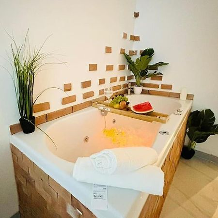 Studio Love Jacuzzi Marselha Exterior foto