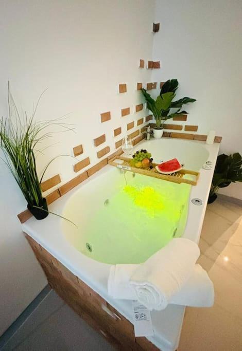 Studio Love Jacuzzi Marselha Exterior foto
