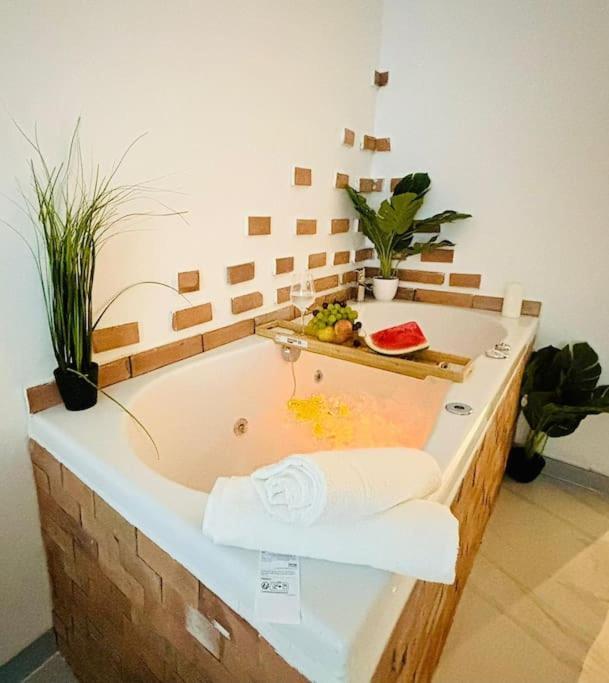 Studio Love Jacuzzi Marselha Exterior foto